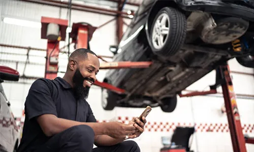 A detailer preparing a mobile service appointment